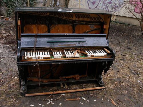 broken-piano.jpg